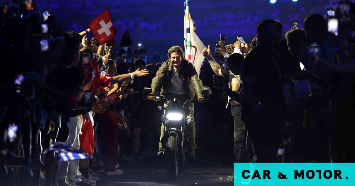 What motorcycle did Tom Cruise ride at the closing ceremony of the Paris Olympics?