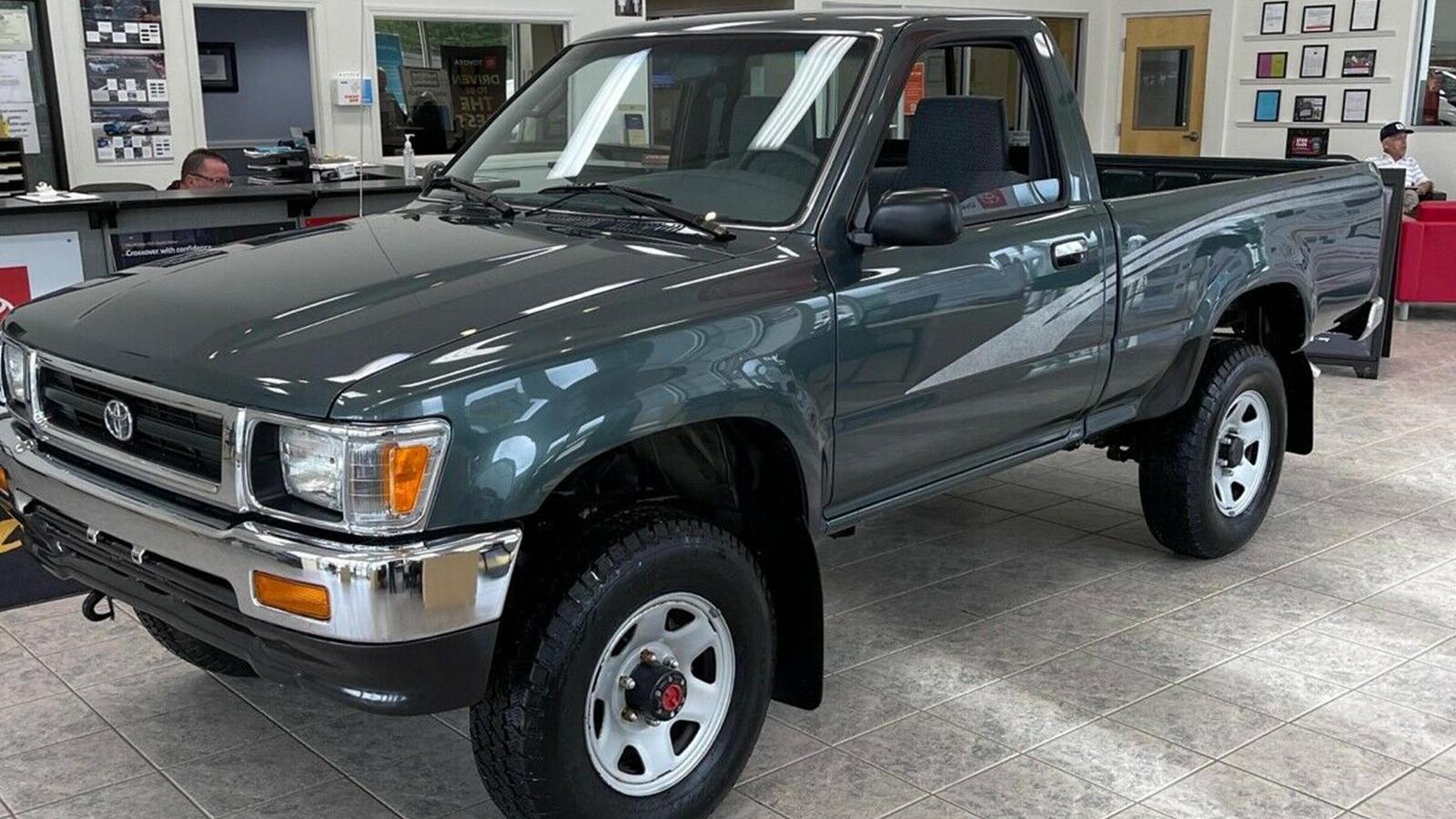 Toyota Pick Up 28 ετών πωλείται σαν καινούργιο | Carandmotor.gr