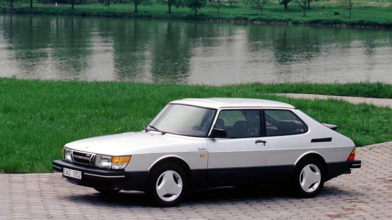 Saab 900