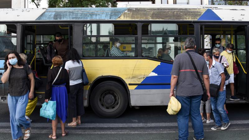 Αστικά λεωφορεία επιβίβαση