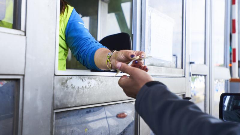 διόδια αλβανία μόλις ένας σταθμός