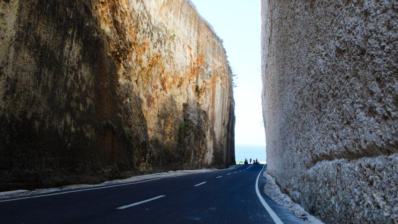 Δρόμος φαράγγι στην Ινδονησία Pantai Batu Barak 2023