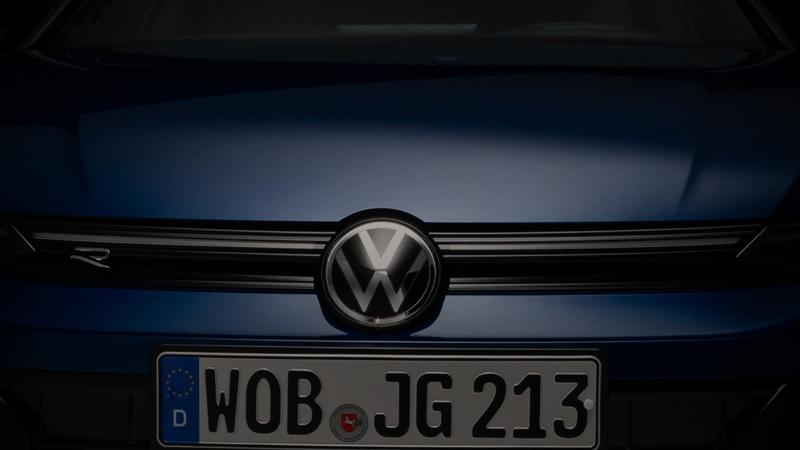 VW Golf R teaser