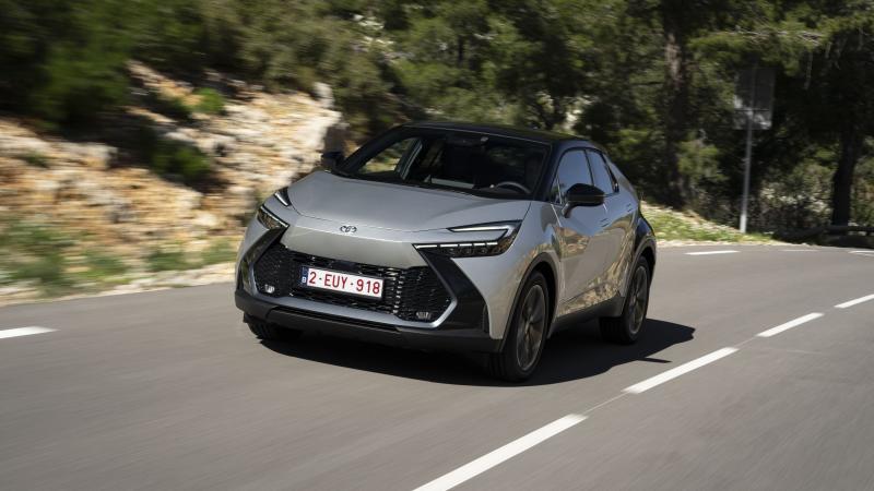 Toyota C-HR PHEV 2024 1