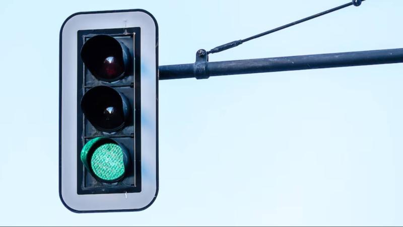 white-traffic-light