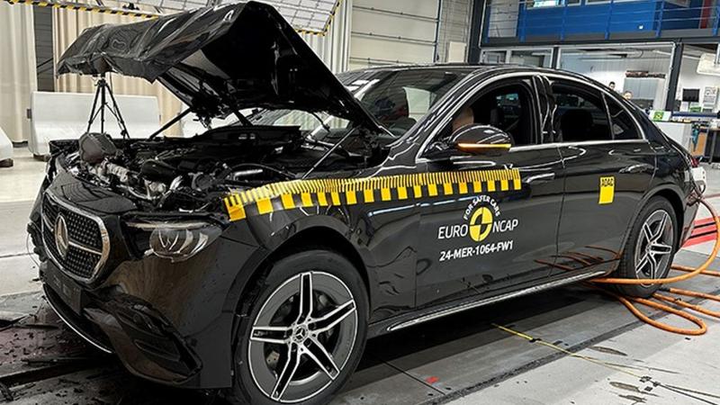 Mercedes-Benz E-Class crash test