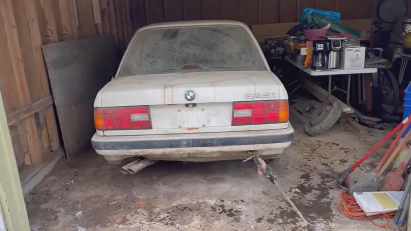 BMW 325i E30 barn find