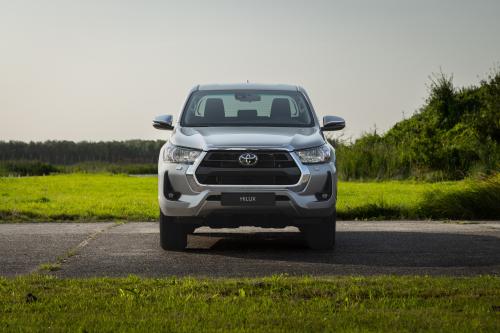 Toyota Hilux Hybrid Off-road