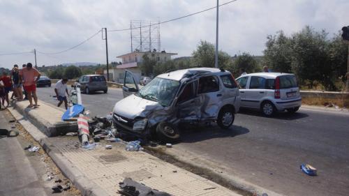 Τράκαρες με οδηγό χωρίς δίπλωμα - Τι προβλέπεται